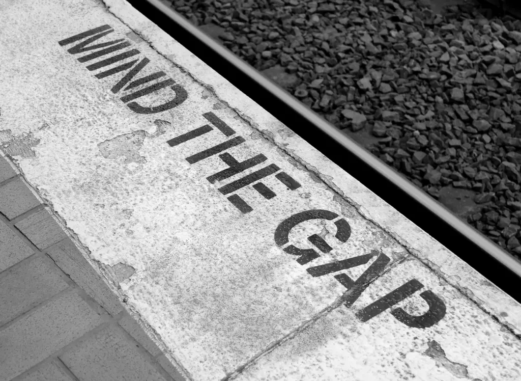 mind the gap between the train and the train stati 2026 01 07 06 30 21 utc 1